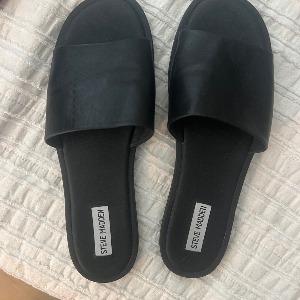 Steve Madden Black Sandals Minimalist Design